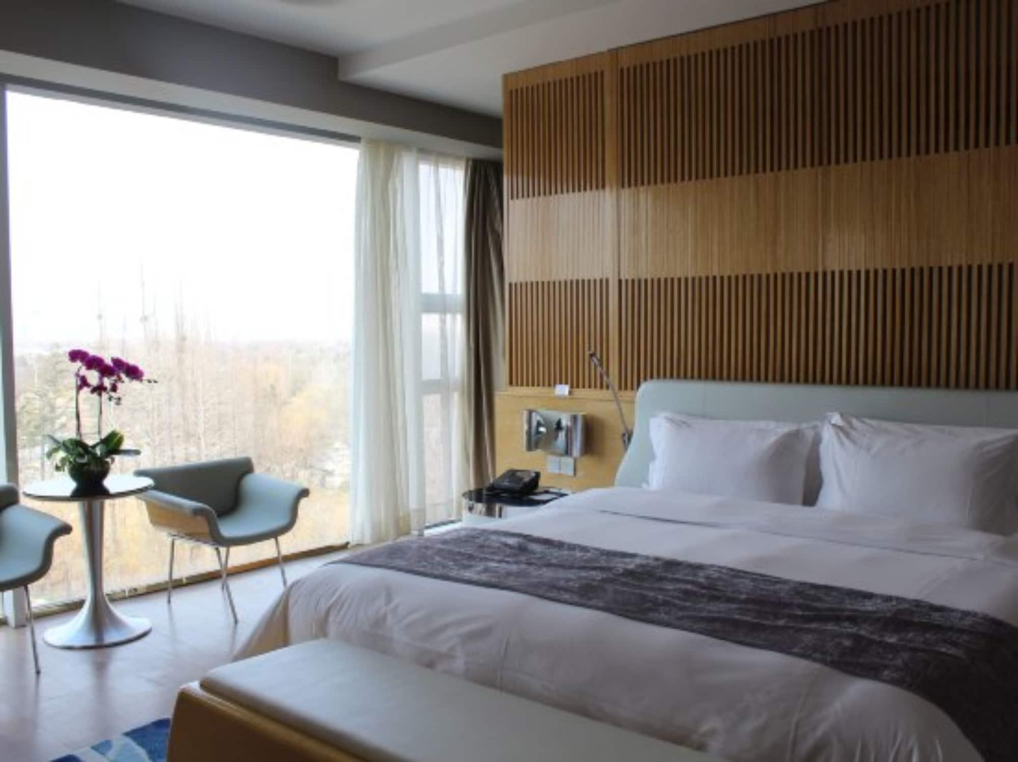 Wyndham Grand Qingdao Hotel Екстериор снимка