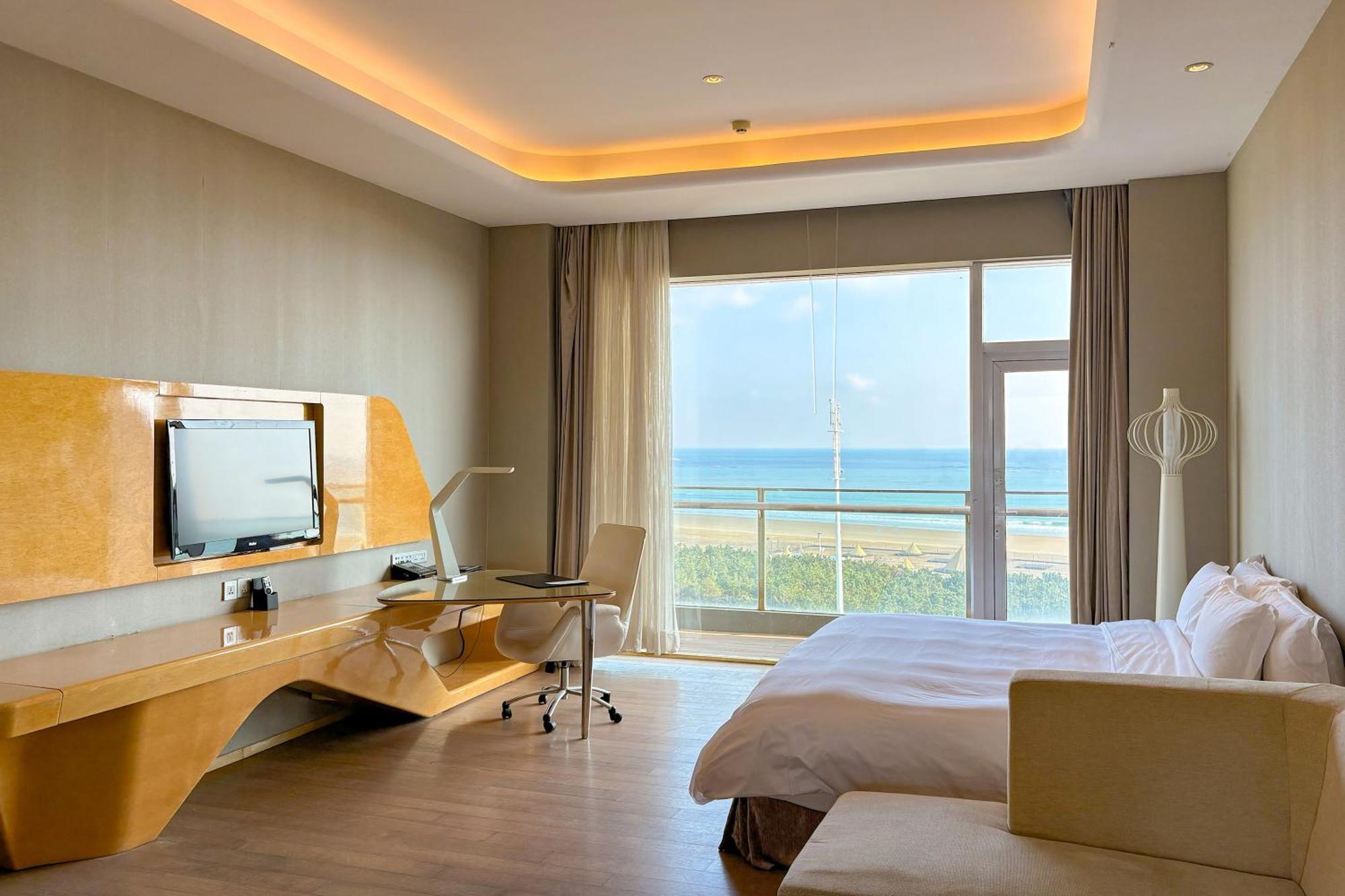 Wyndham Grand Qingdao Hotel Екстериор снимка