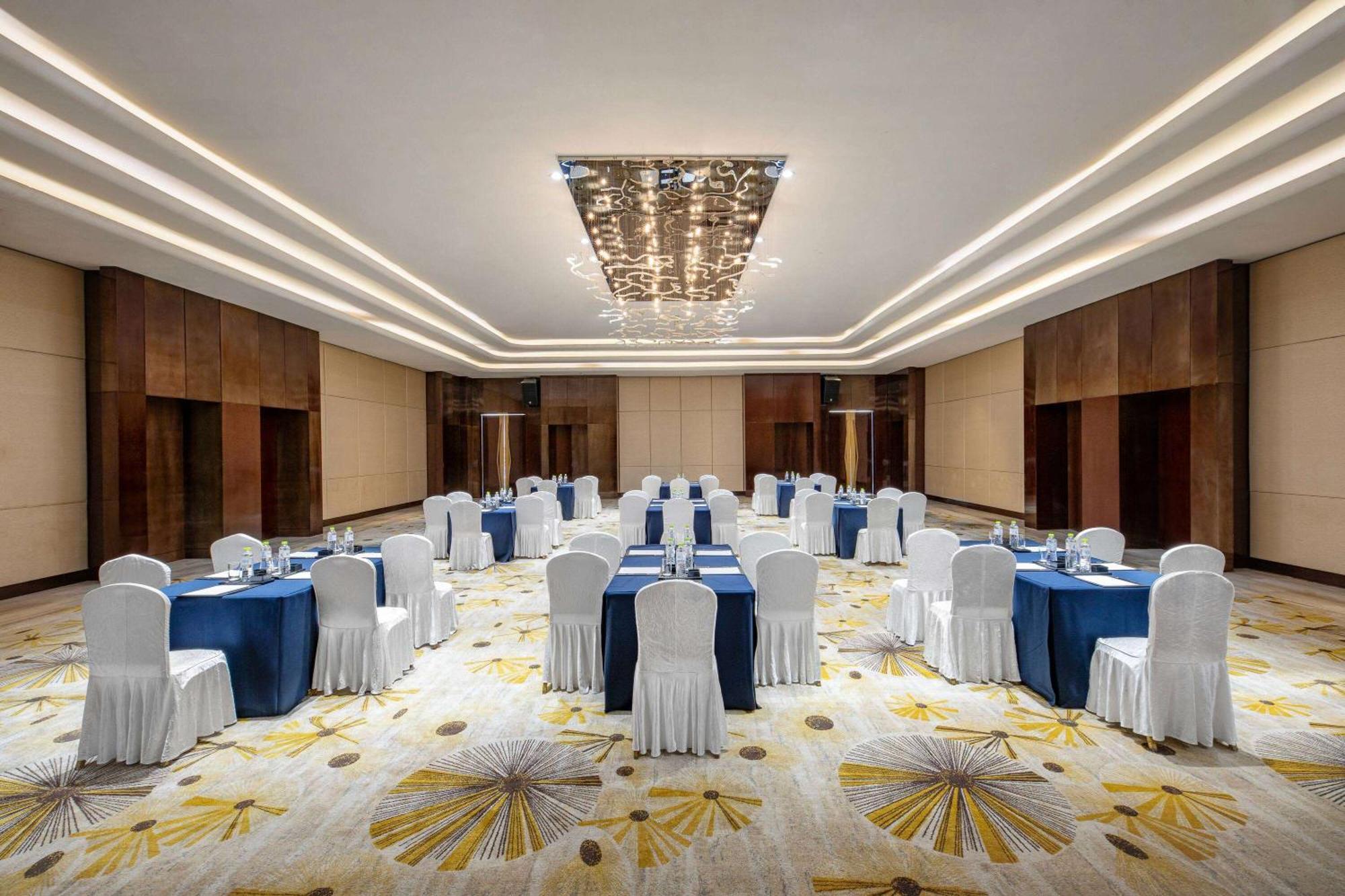 Wyndham Grand Qingdao Hotel Екстериор снимка