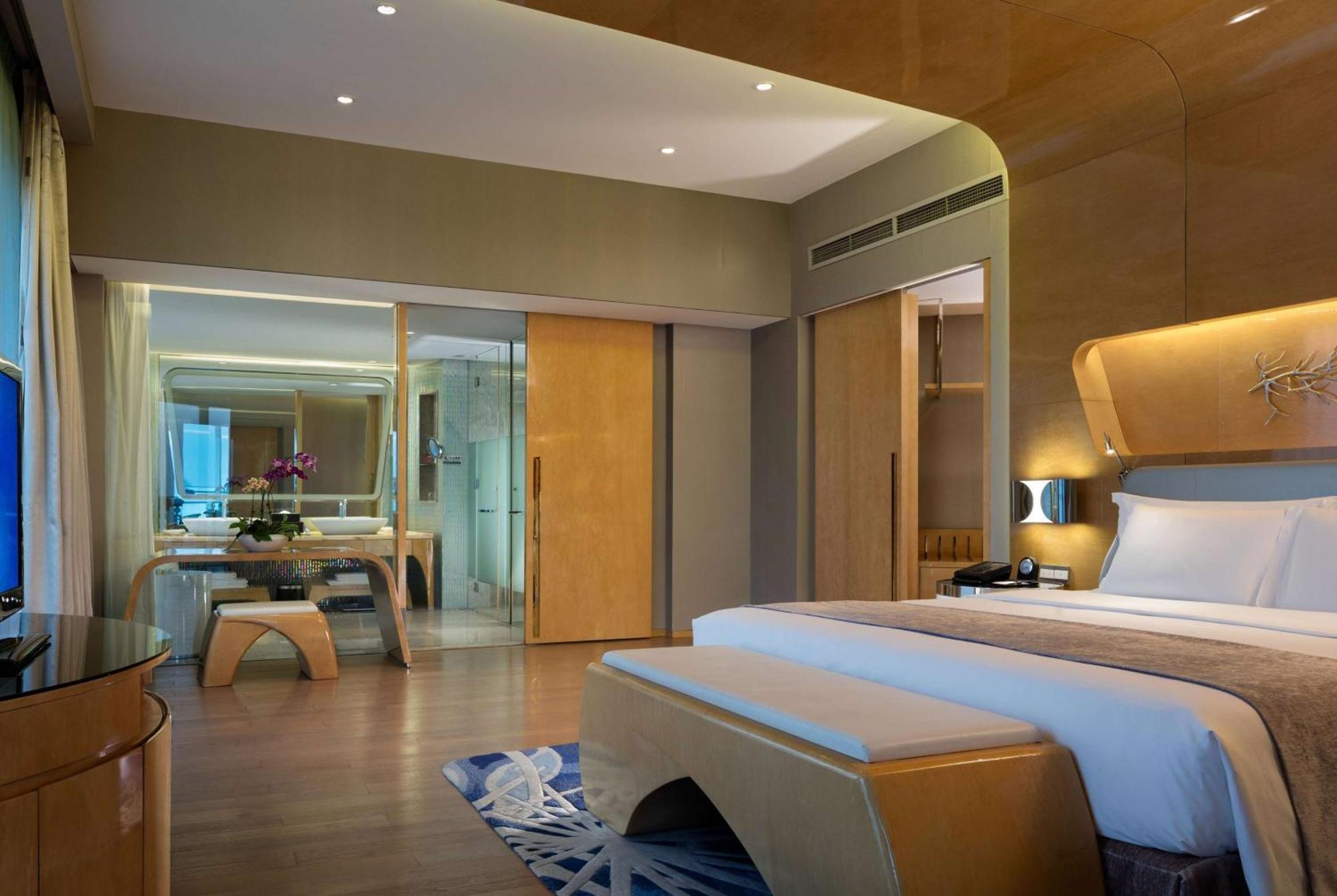 Wyndham Grand Qingdao Hotel Екстериор снимка