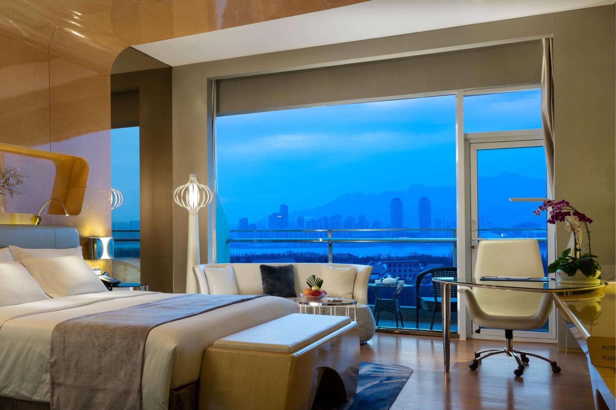 Wyndham Grand Qingdao Hotel Екстериор снимка