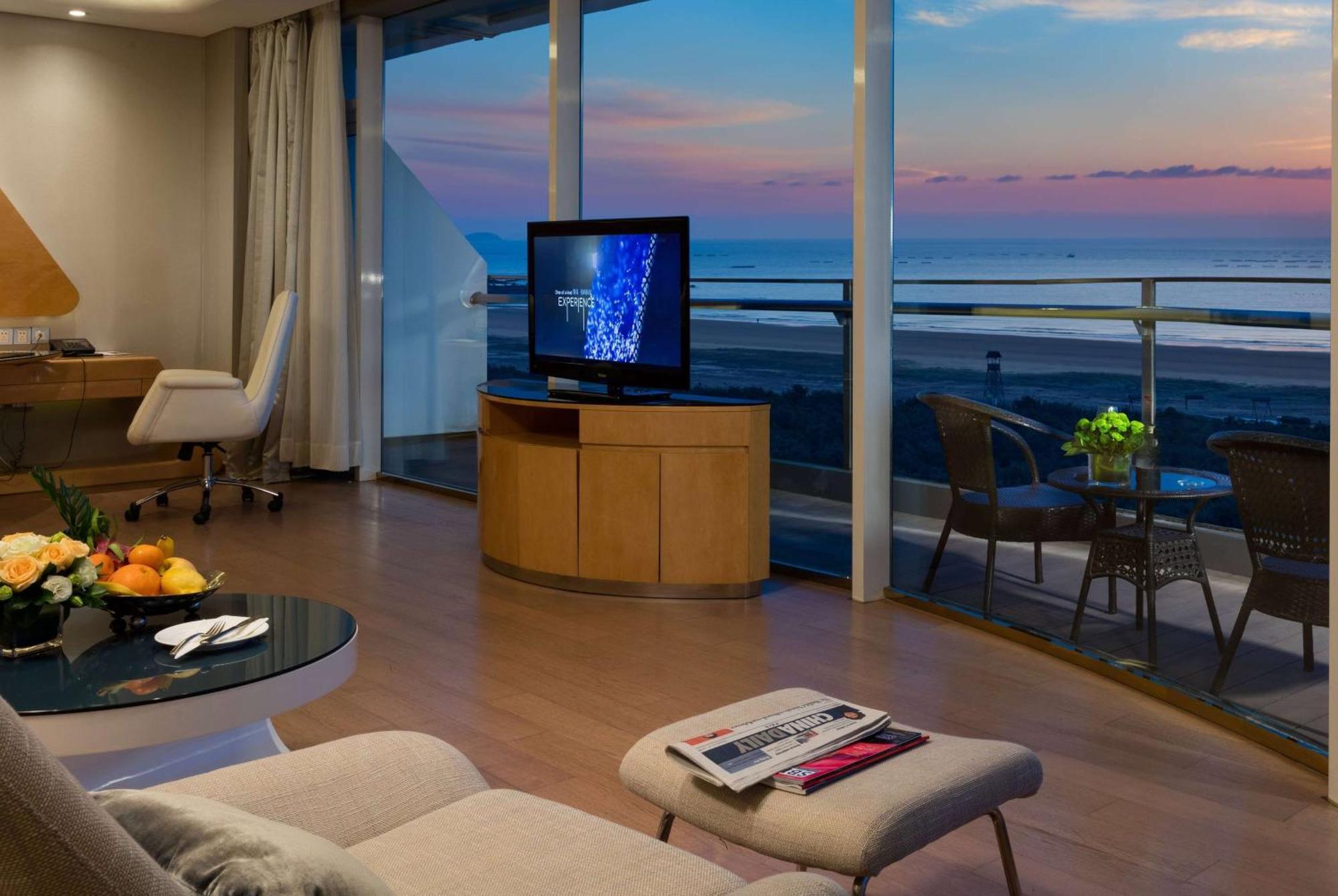 Wyndham Grand Qingdao Hotel Екстериор снимка