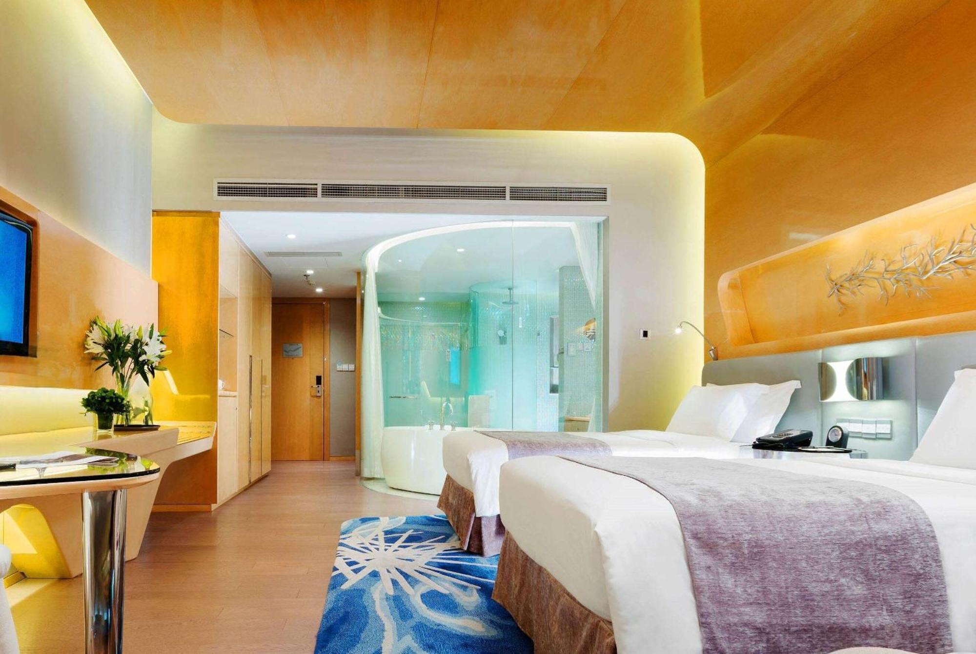 Wyndham Grand Qingdao Hotel Екстериор снимка
