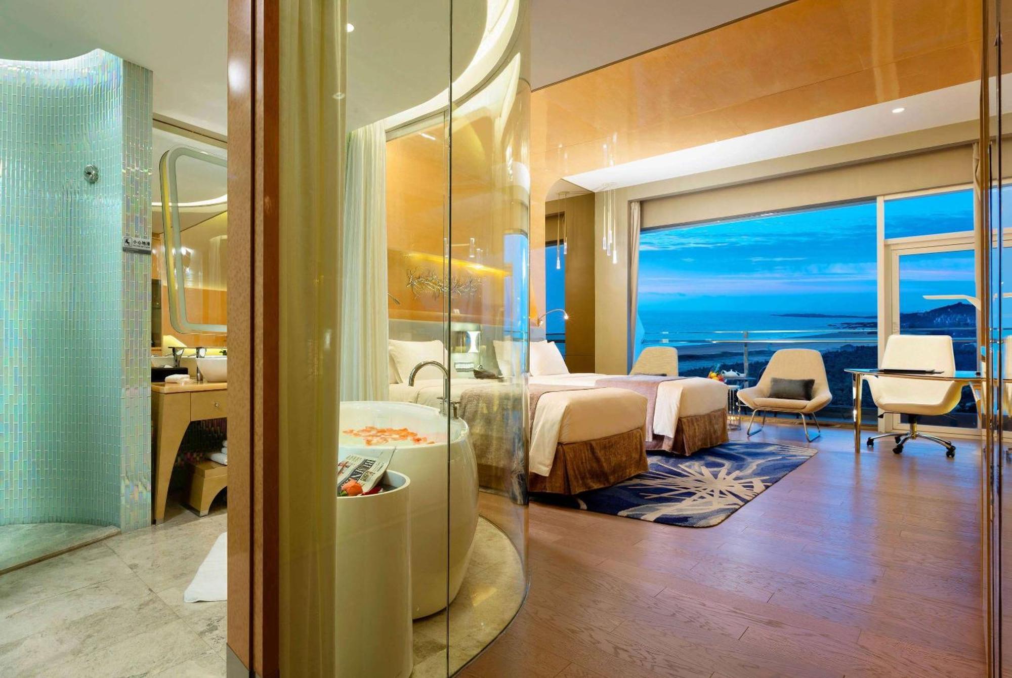 Wyndham Grand Qingdao Hotel Екстериор снимка