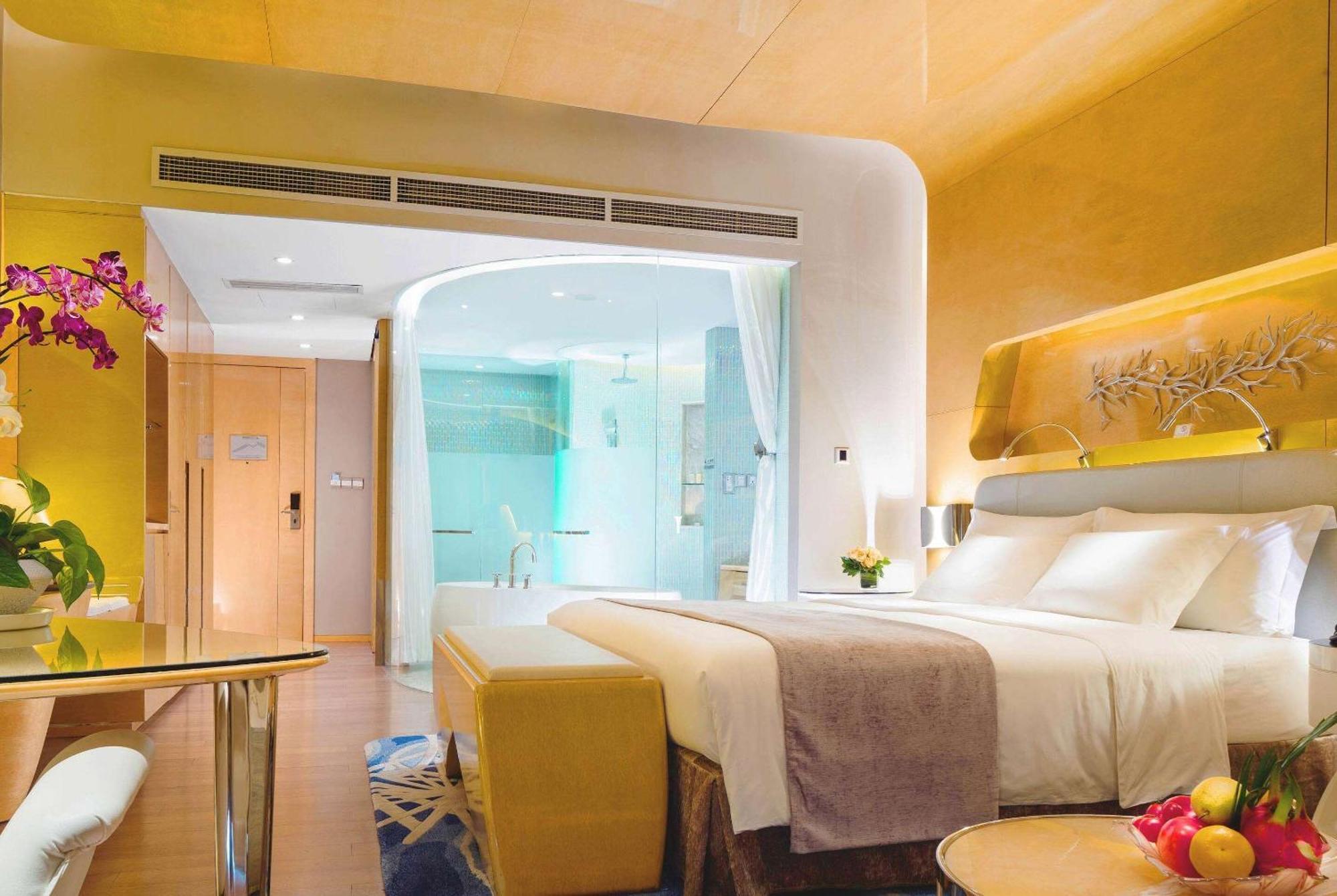 Wyndham Grand Qingdao Hotel Екстериор снимка