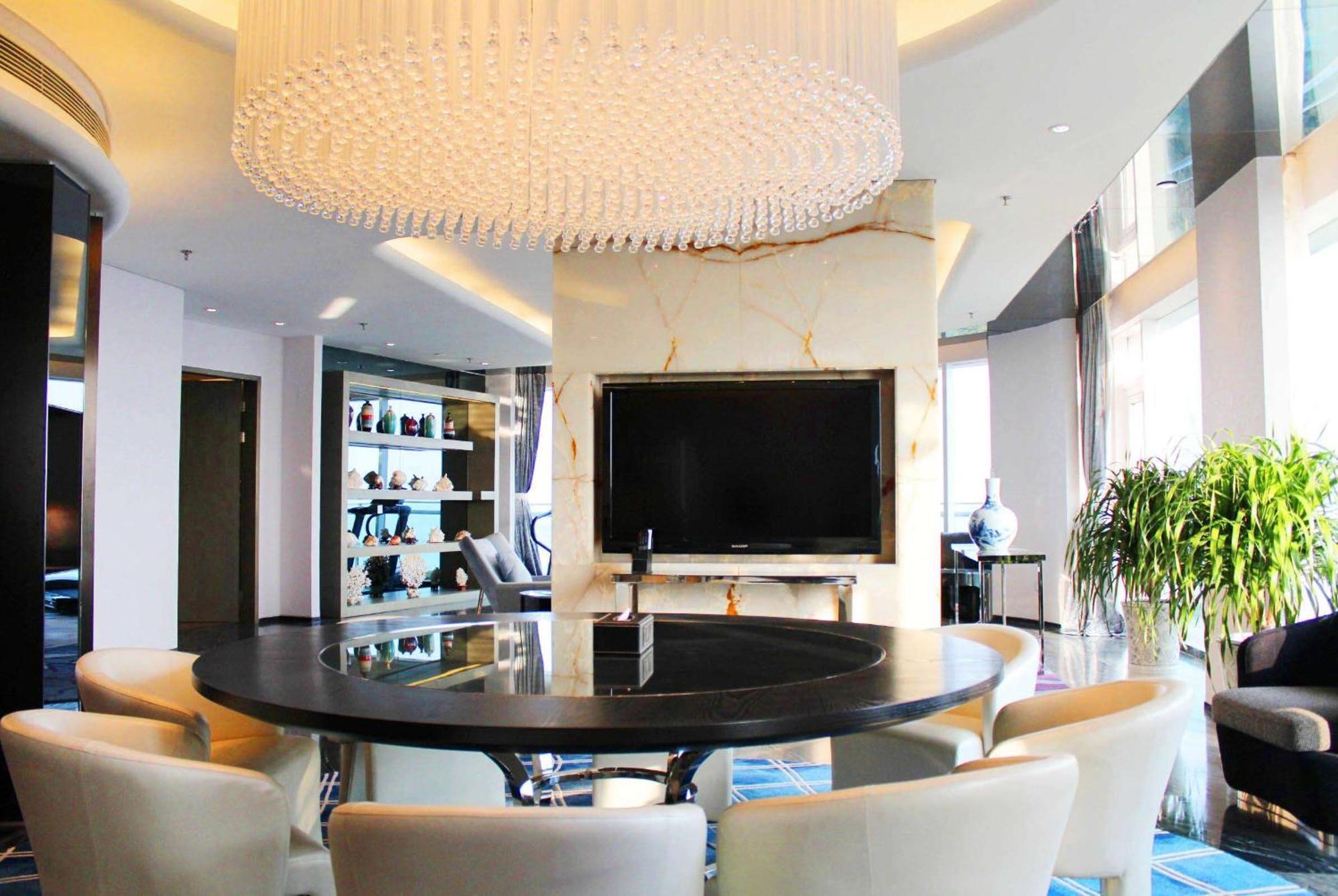 Wyndham Grand Qingdao Hotel Екстериор снимка